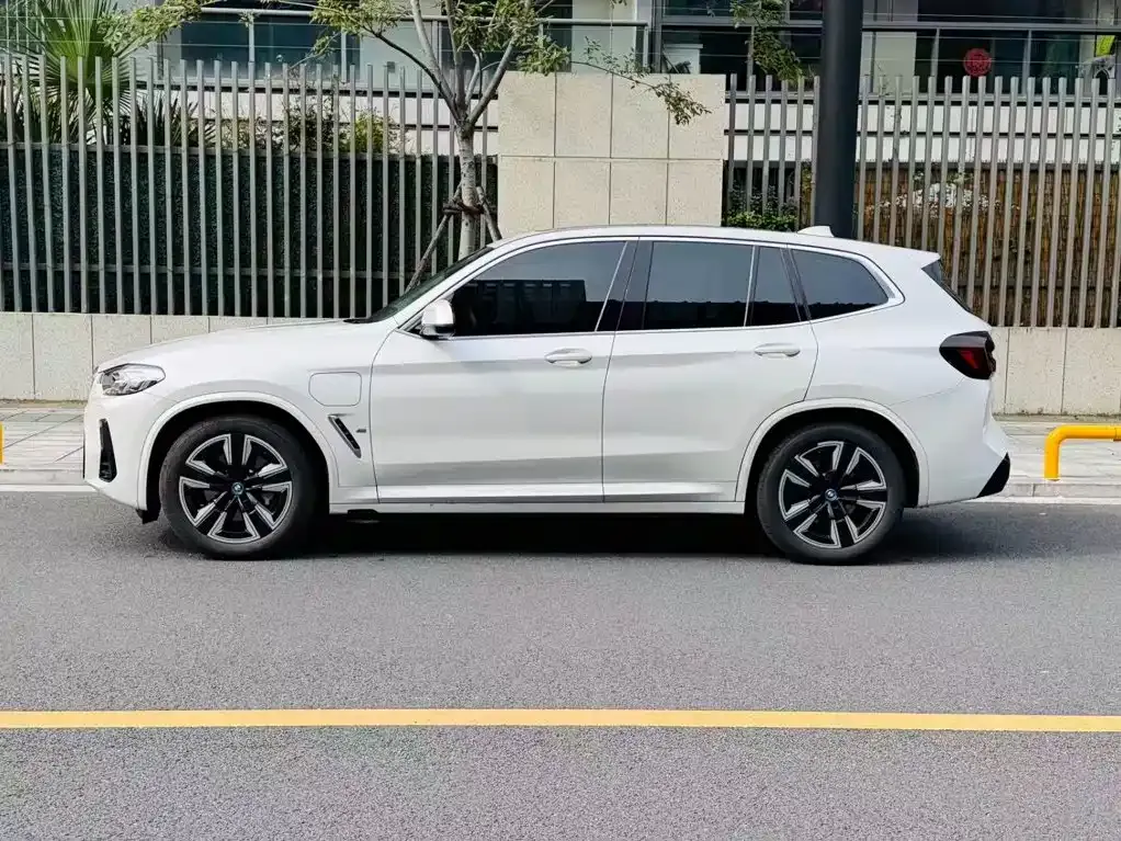 BMW iX3 — фото 5