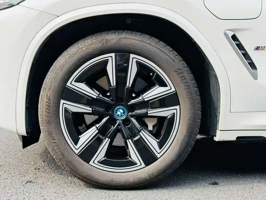 BMW iX3 — фото 3
