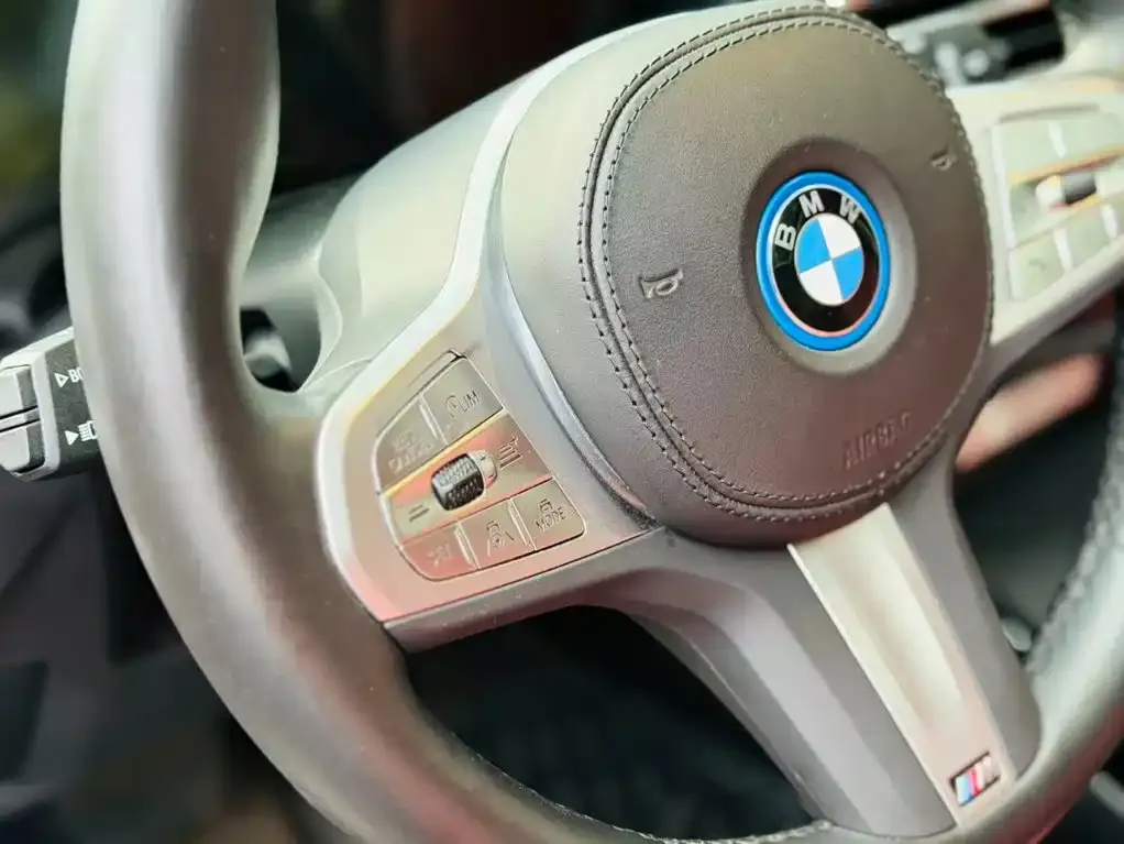 BMW iX3 — фото 8