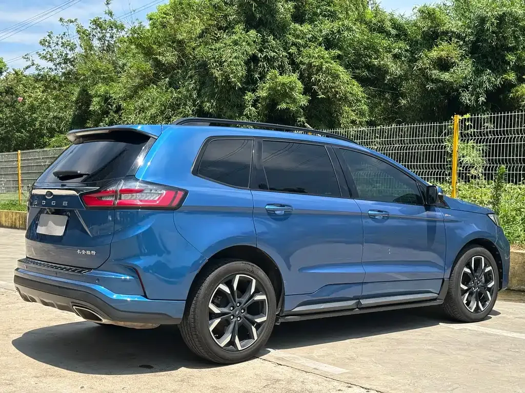 Ford Edge — фото 9