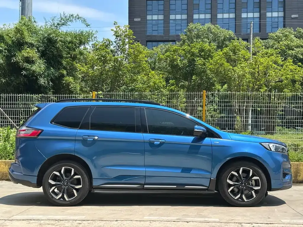 Ford Edge — фото 10