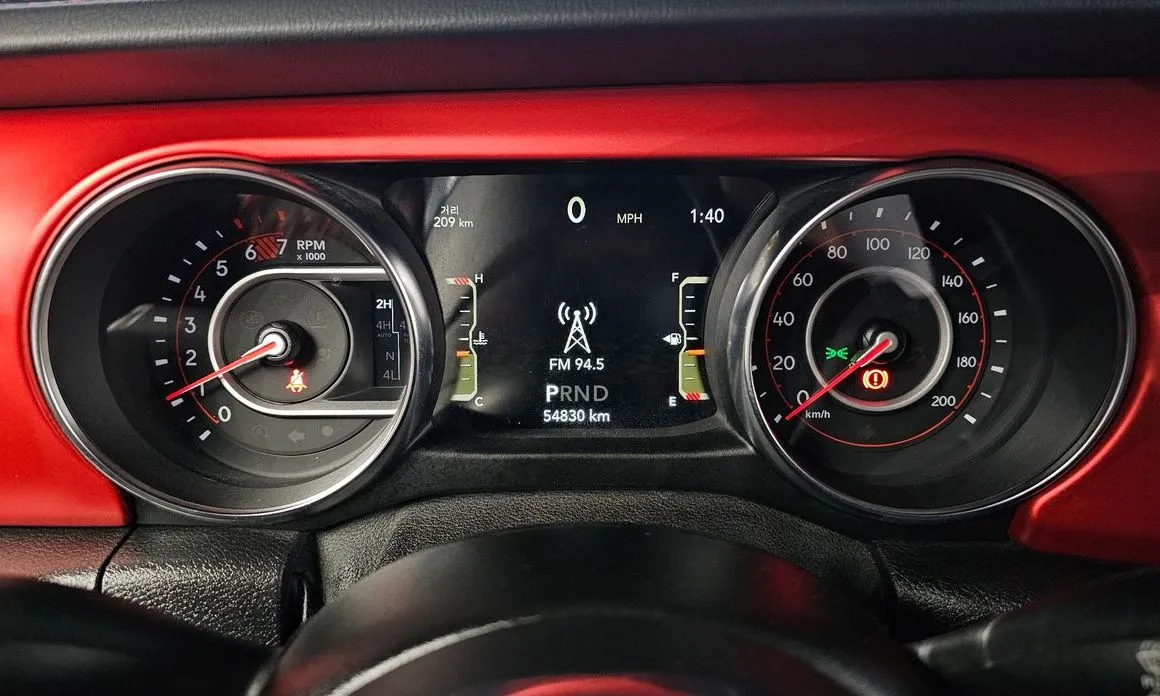 Jeep Wrangler — фото 10