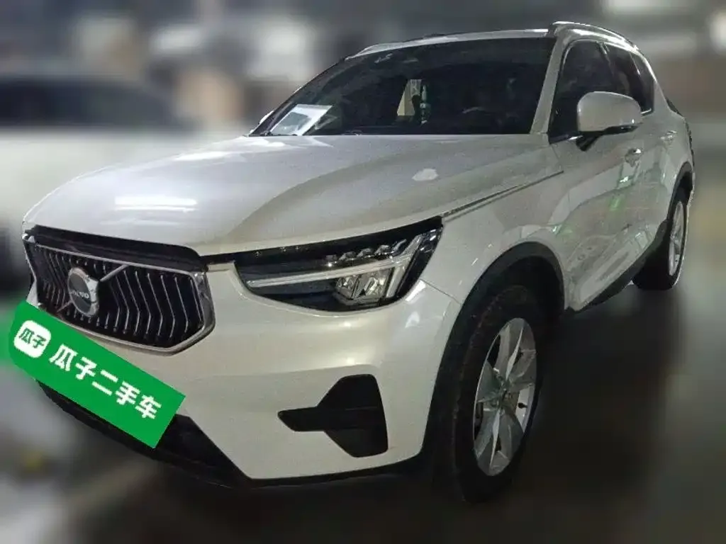 Volvo XC40 — фото 1