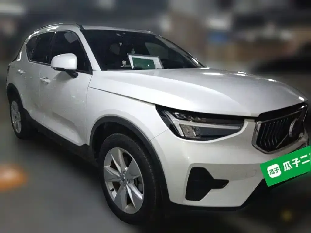 Volvo XC40 — фото 10