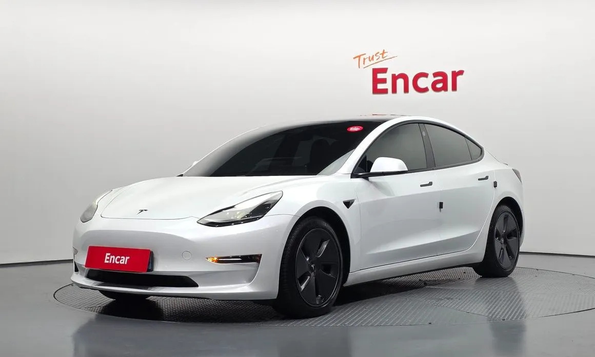 Tesla Model 3 — фото 1