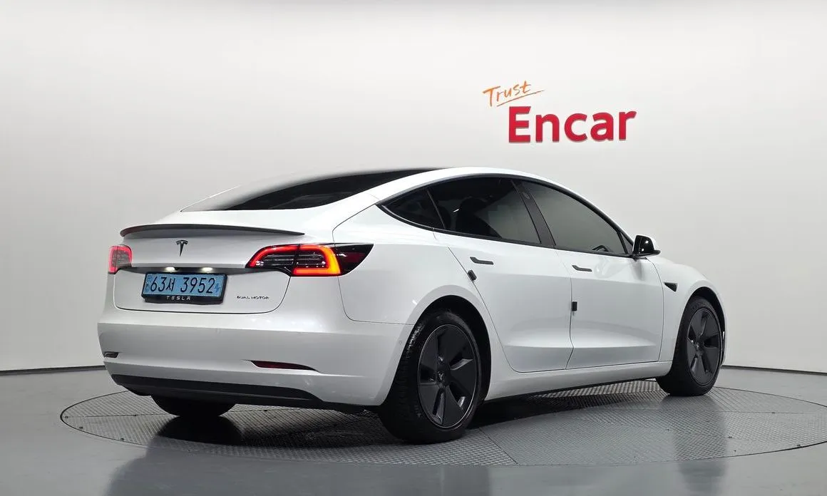 Tesla Model 3 — фото 5