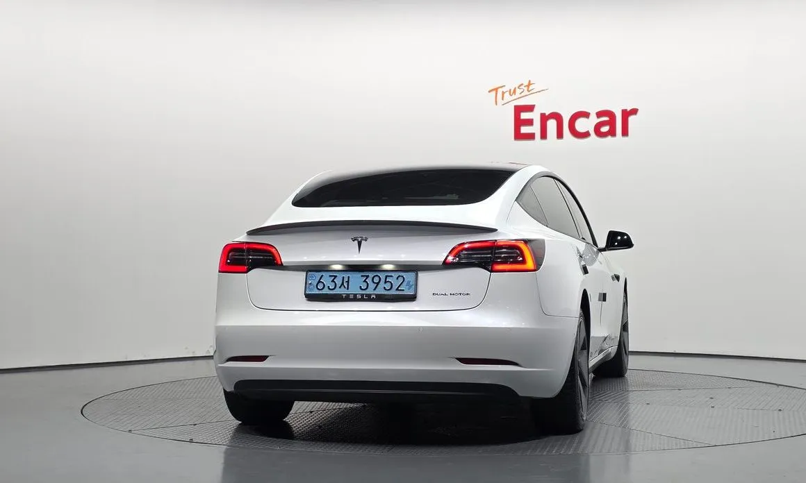 Tesla Model 3 — фото 4