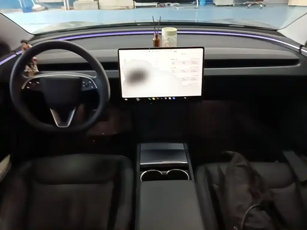 Tesla Model 3 — фото 9