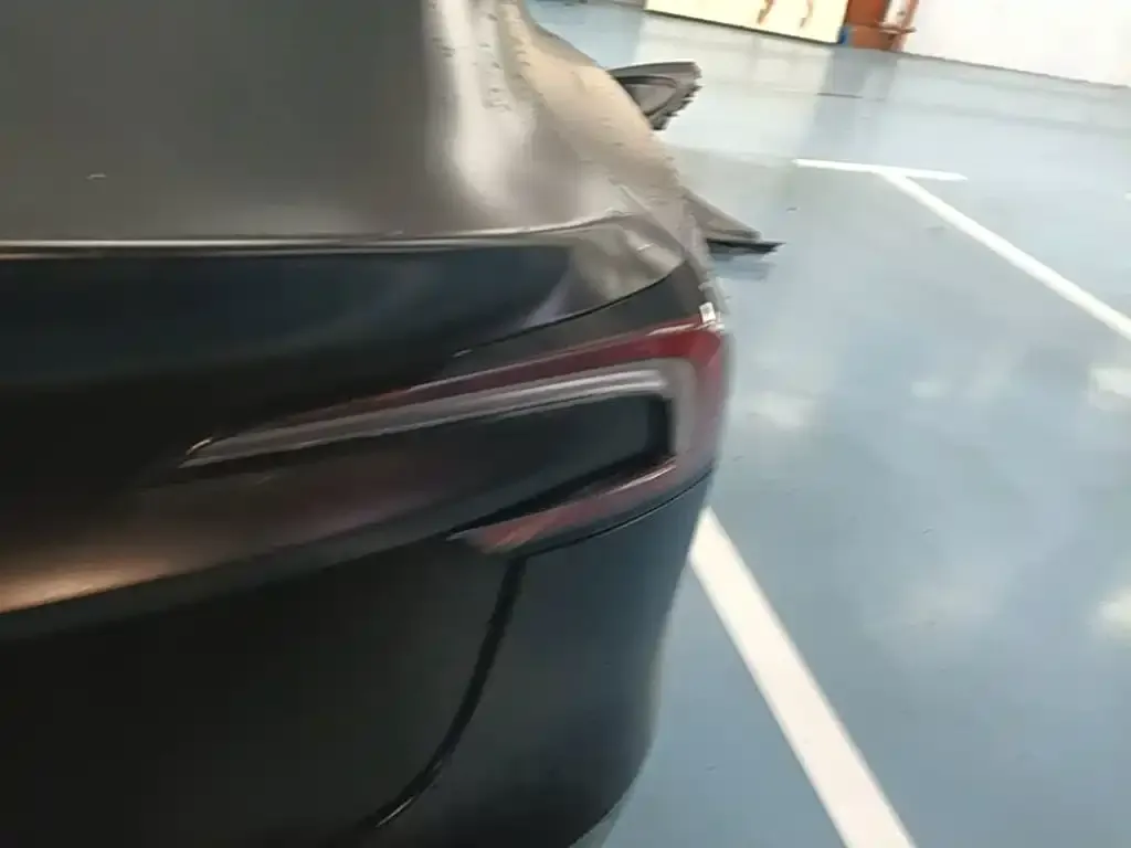 Tesla Model 3 — фото 10