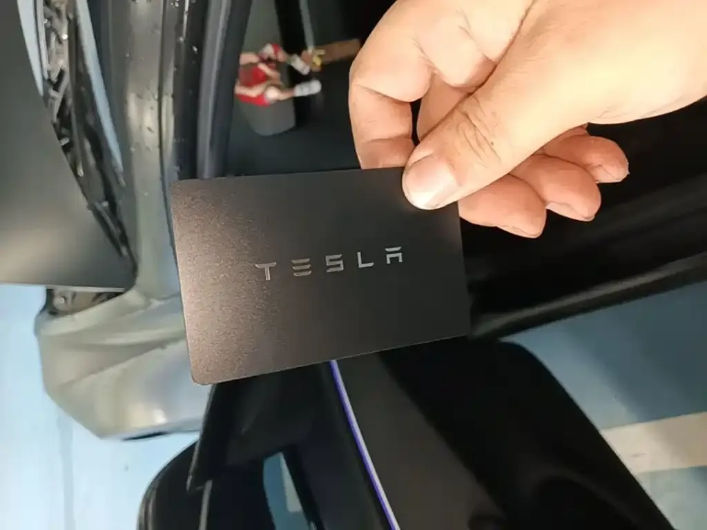 Tesla Model 3 — фото 3