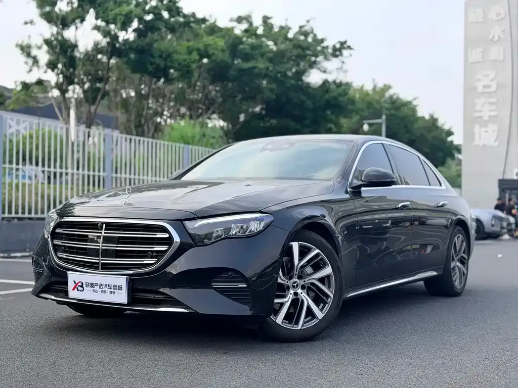 Mercedes-Benz E-Class — фото 1