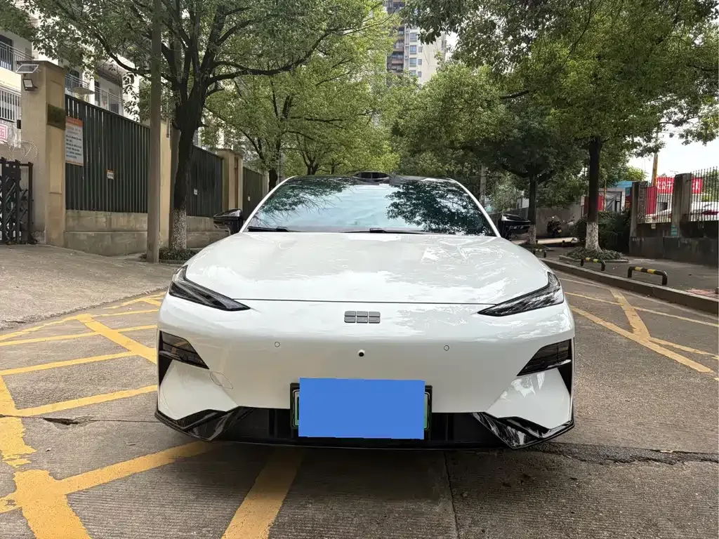 Geely Galaxy E8 — фото 3