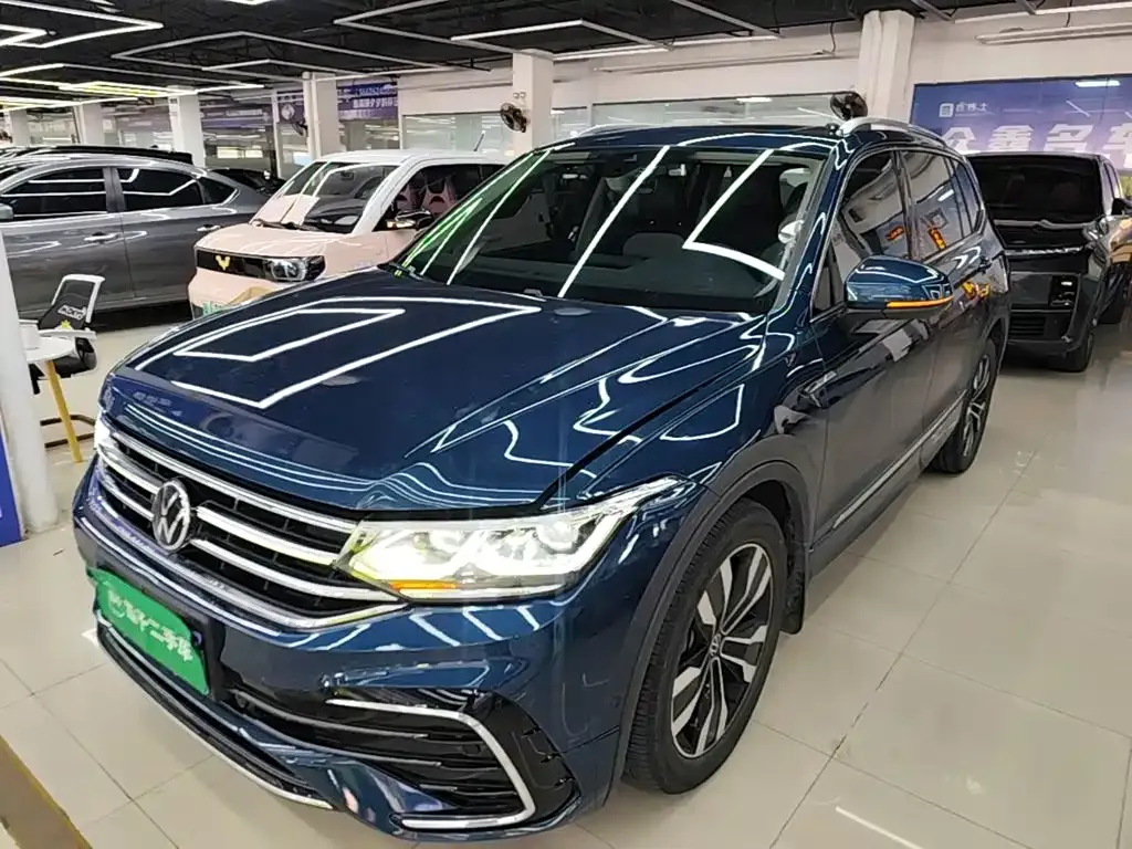 Volkswagen Tiguan L — фото 1