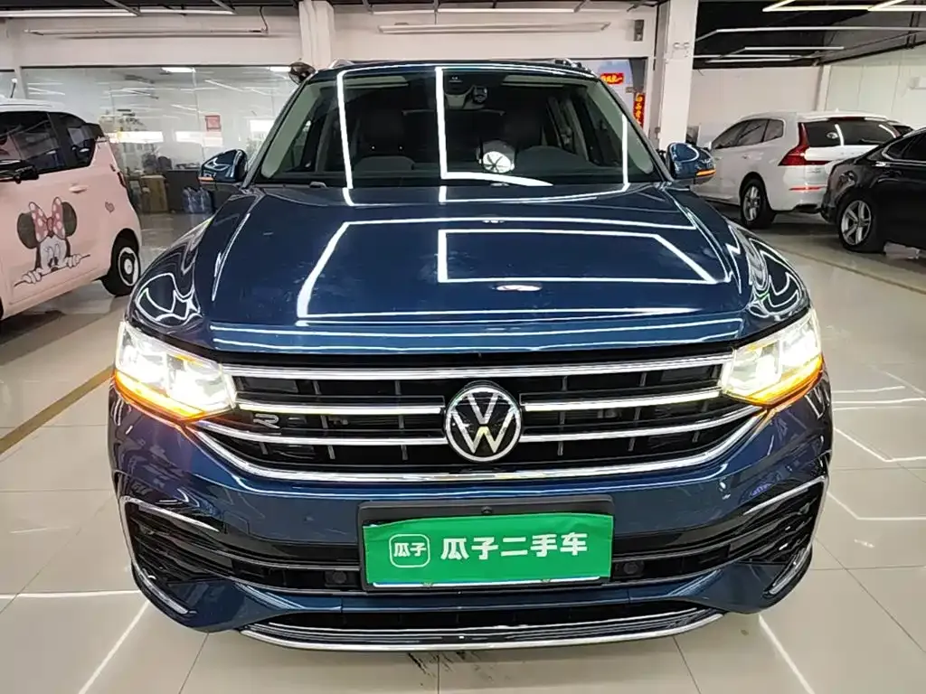 Volkswagen Tiguan L — фото 10