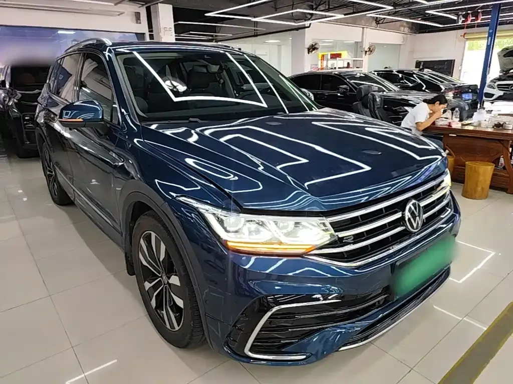 Volkswagen Tiguan L — фото 7