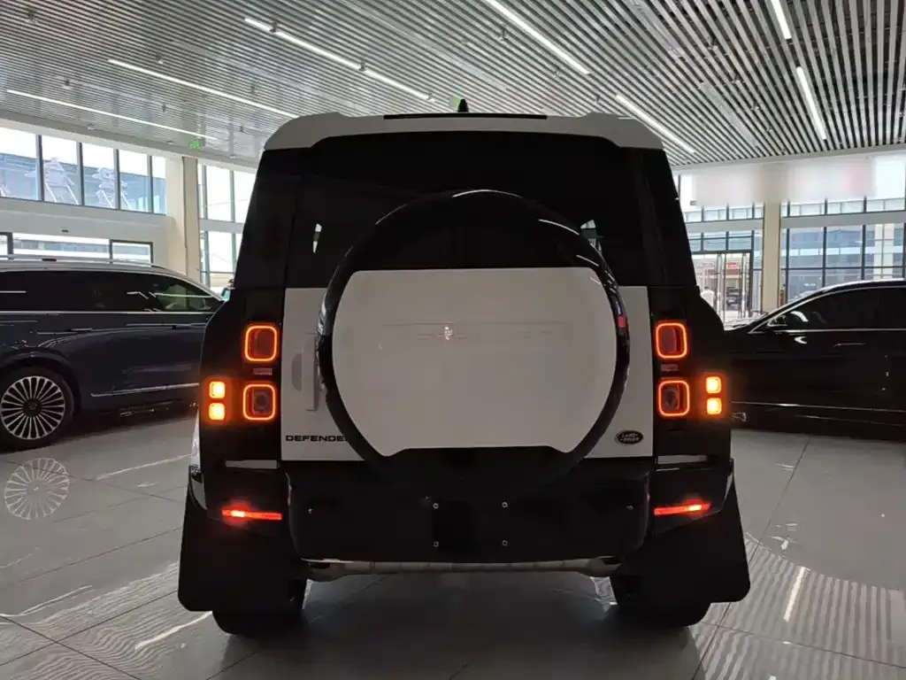 Land Rover Defender — фото 9