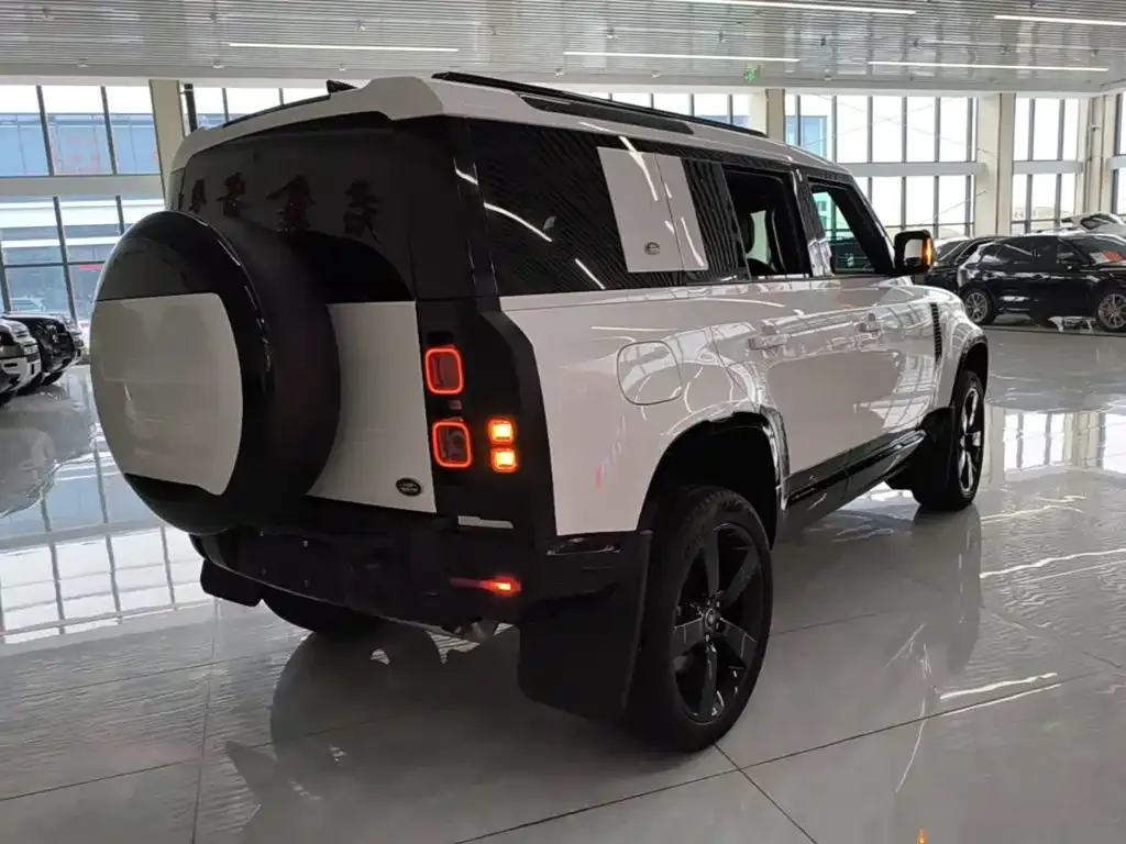 Land Rover Defender — фото 7