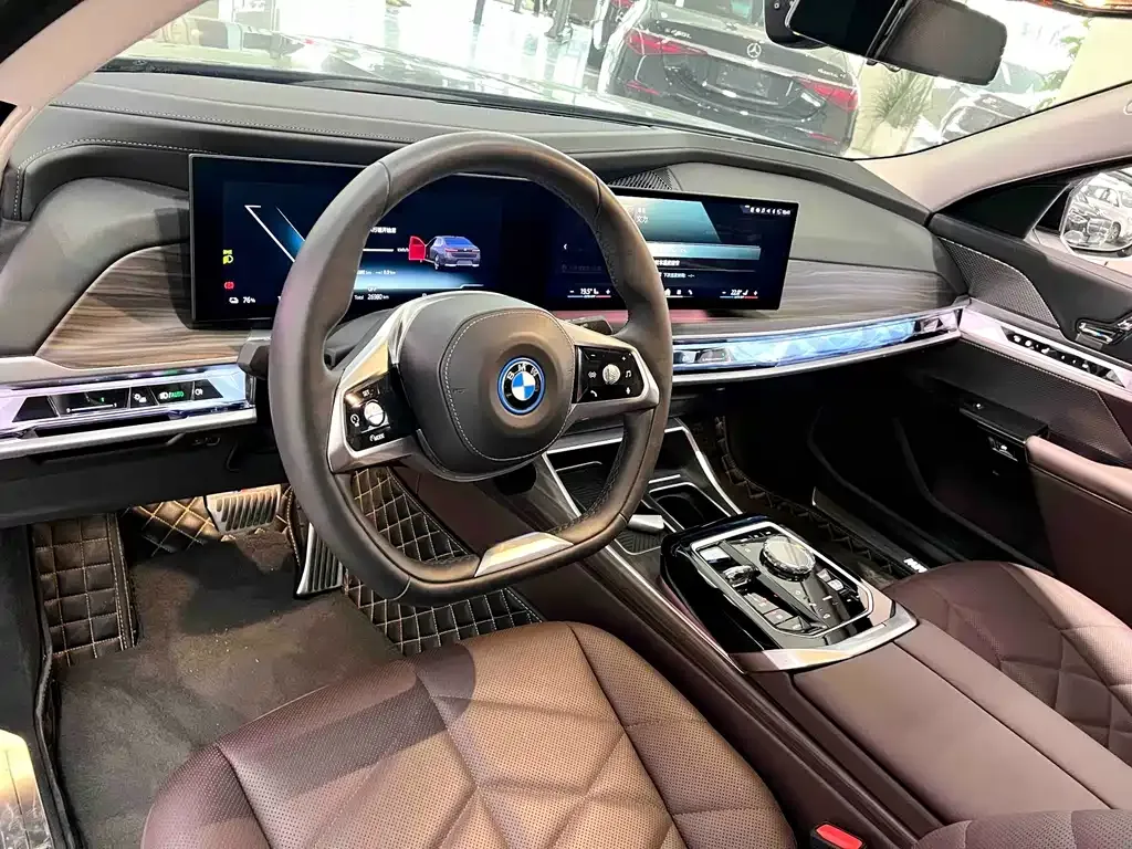BMW i7 — фото 10