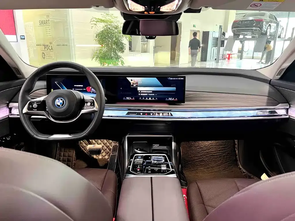 BMW i7 — фото 9