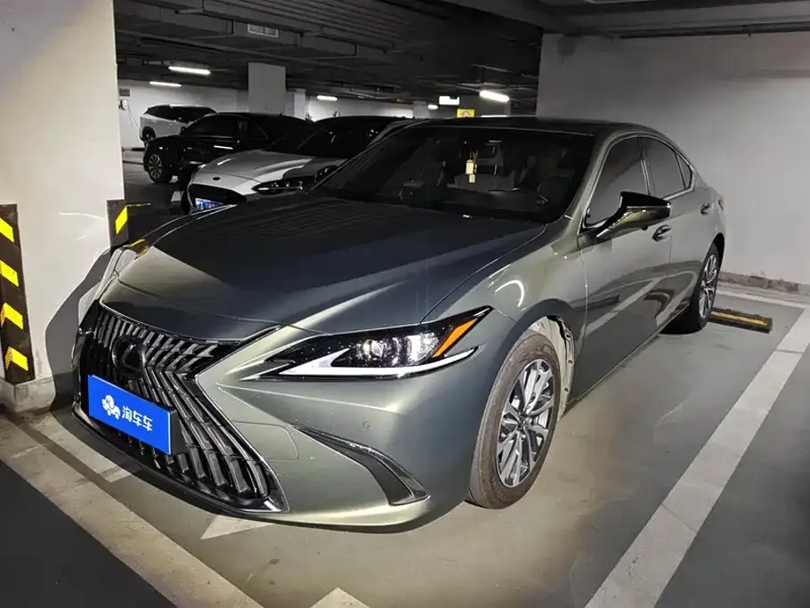 Lexus ES — фото 1
