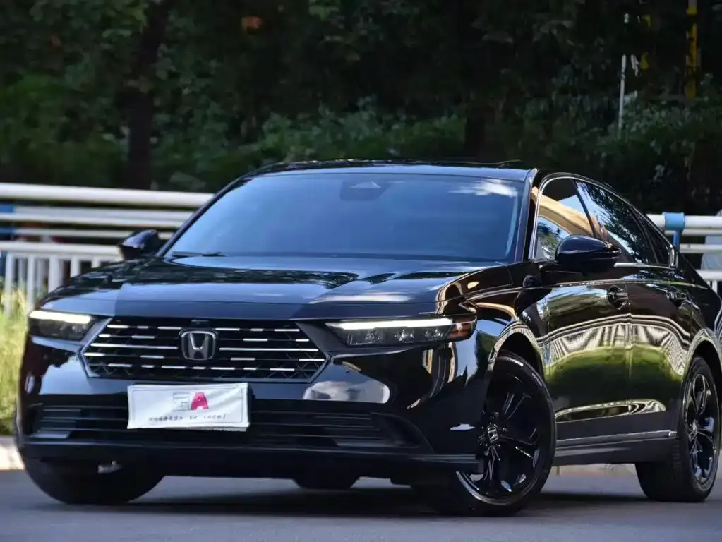 Honda Accord — фото 1