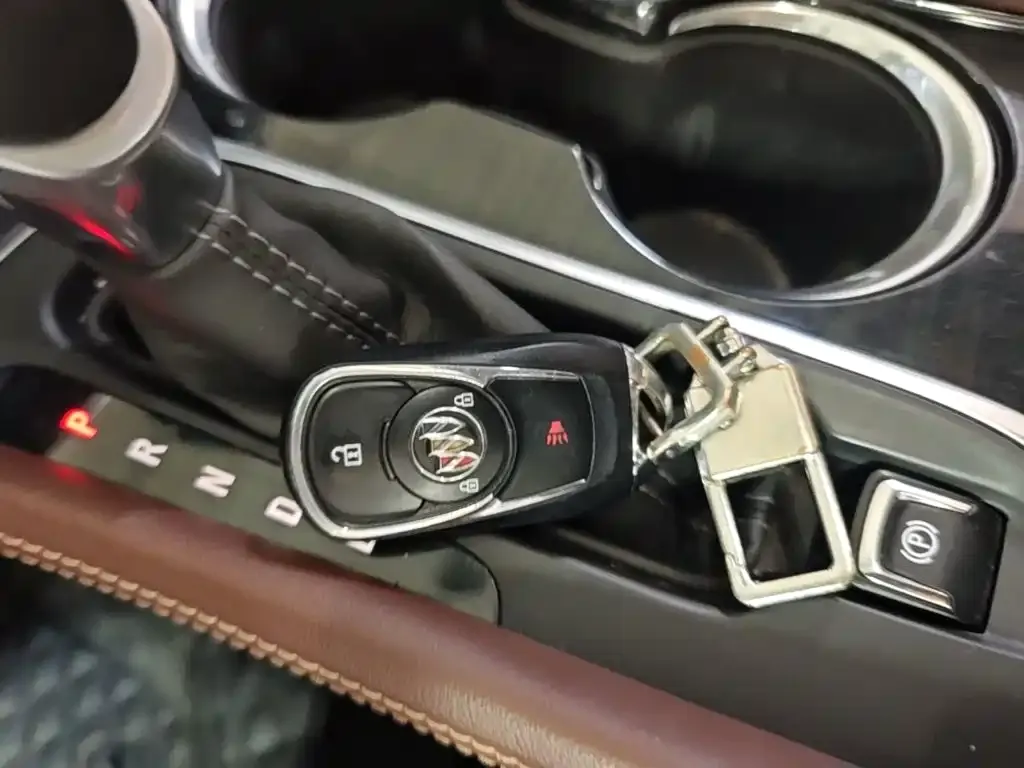 Buick Envision Plus — фото 3