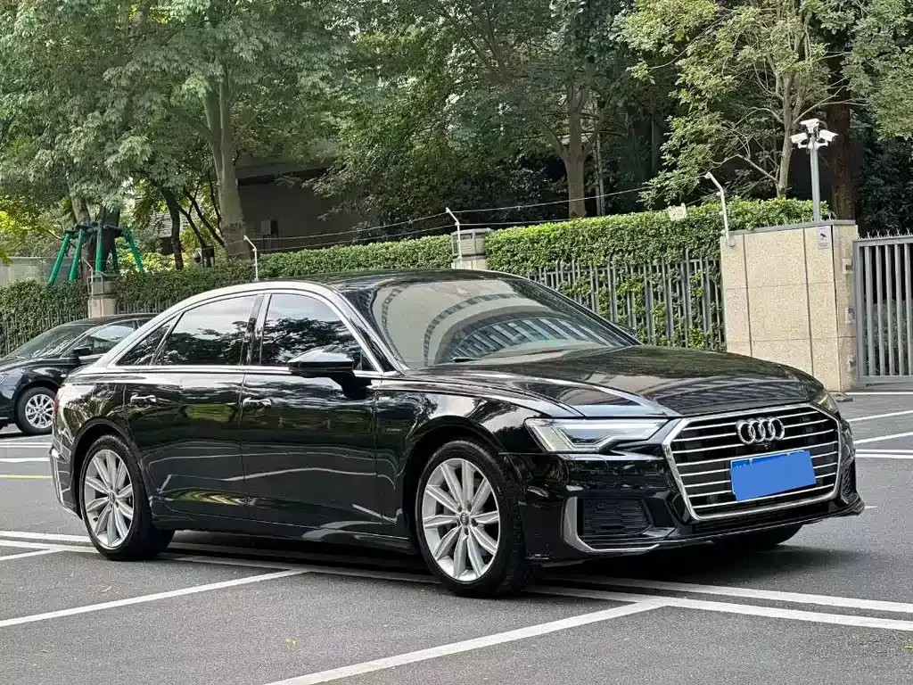 Audi A6L — фото 1