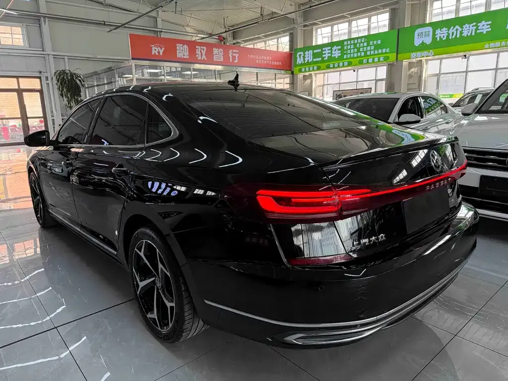 Volkswagen Passat — фото 10
