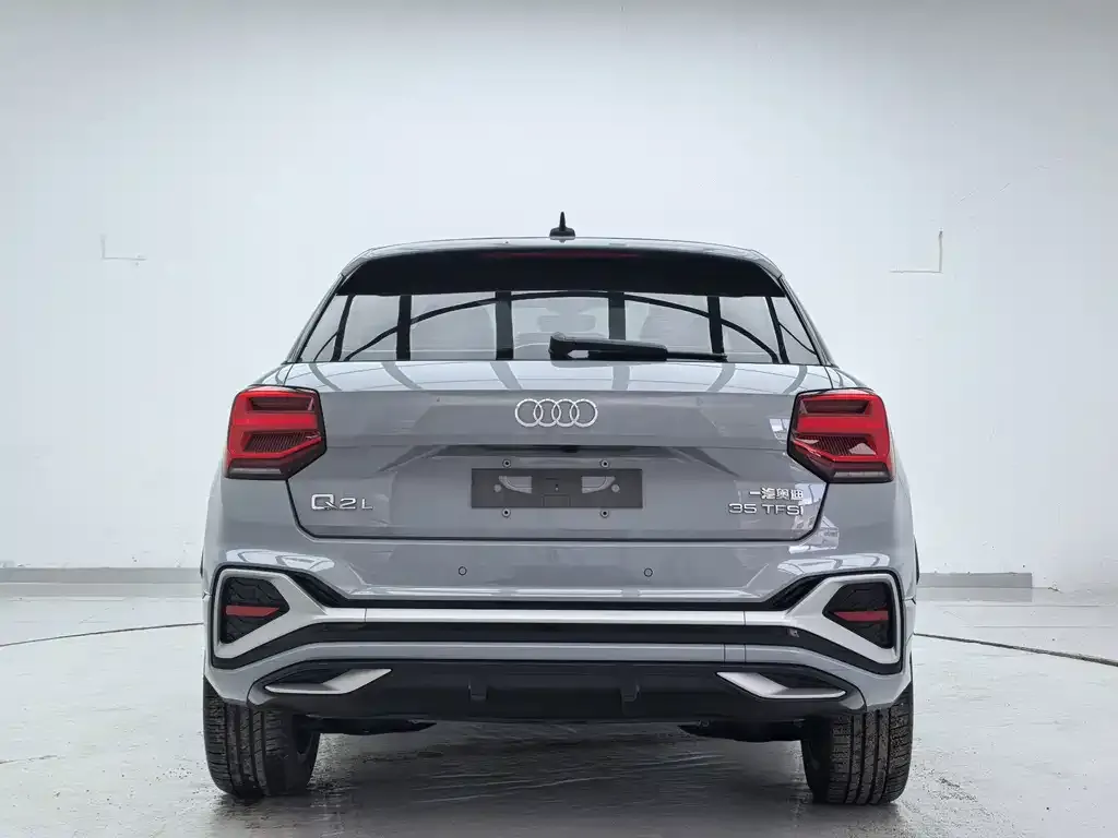 Audi Q2L — фото 4