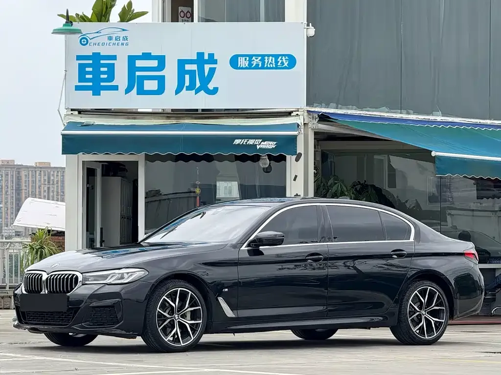 BMW 5 Series — фото 1