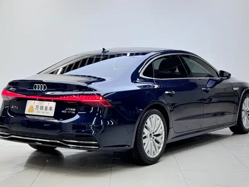 Audi A7L — фото 5