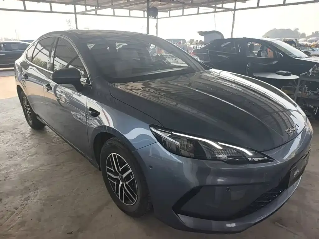 BYD Seal 05 DM-i — фото 10