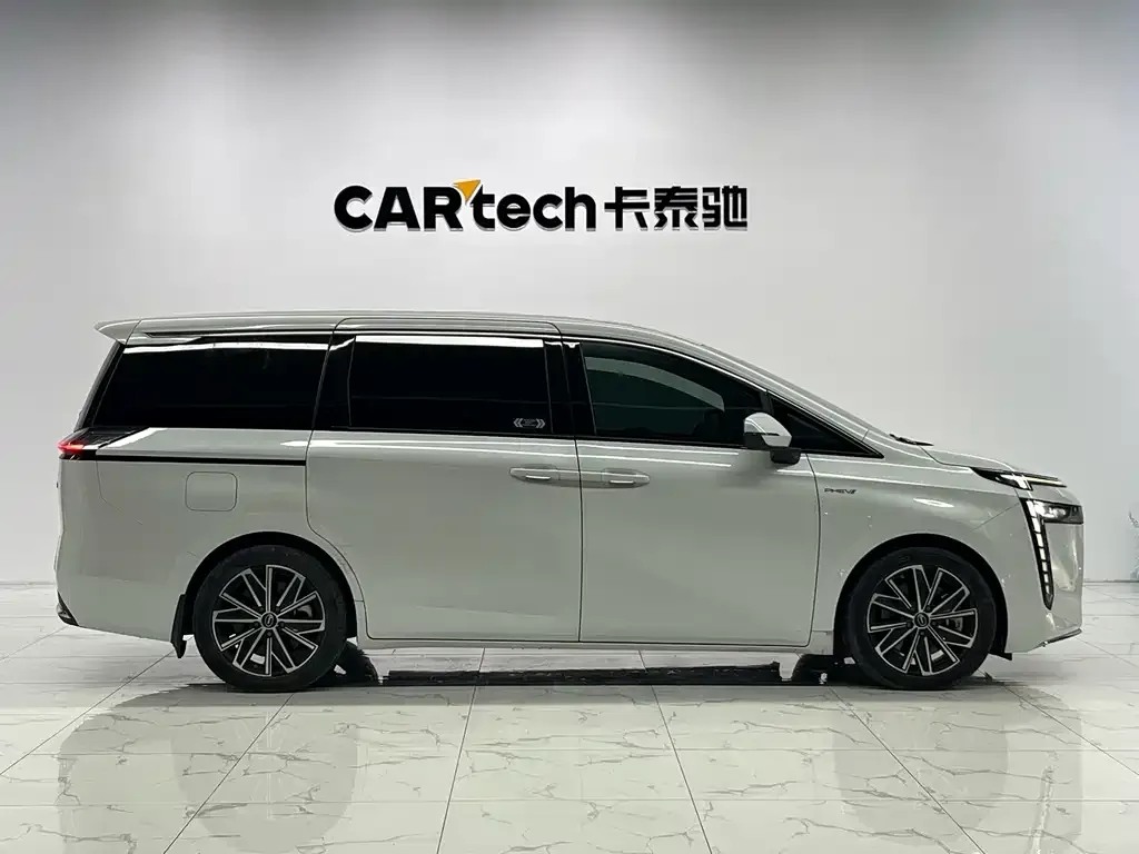 GAC Motor Trumpchi E8 PHEV — фото 6
