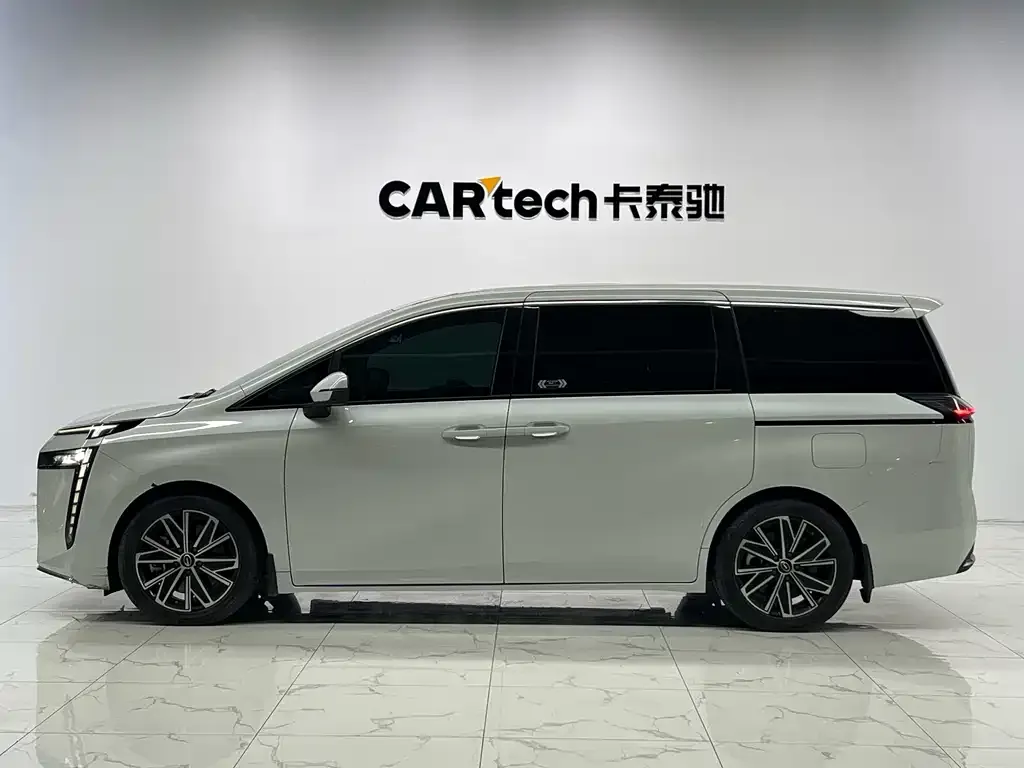 GAC Motor Trumpchi E8 PHEV — фото 4