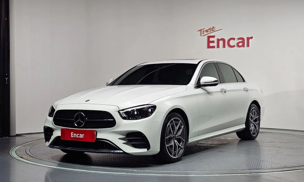 Mercedes-Benz E-Class — фото 1