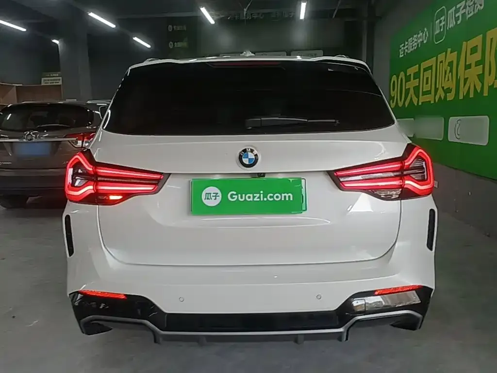 BMW iX3 — фото 9