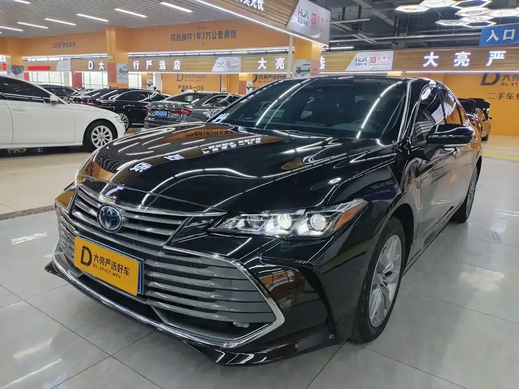 Toyota Avalon — фото 1
