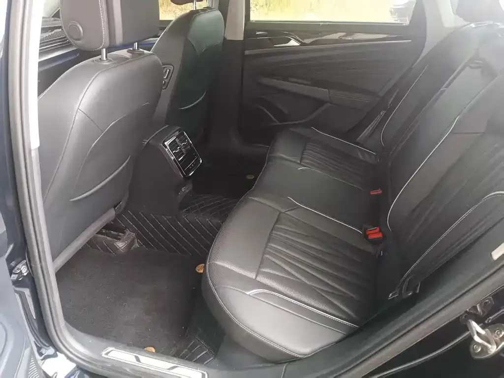 Volkswagen Passat — фото 6