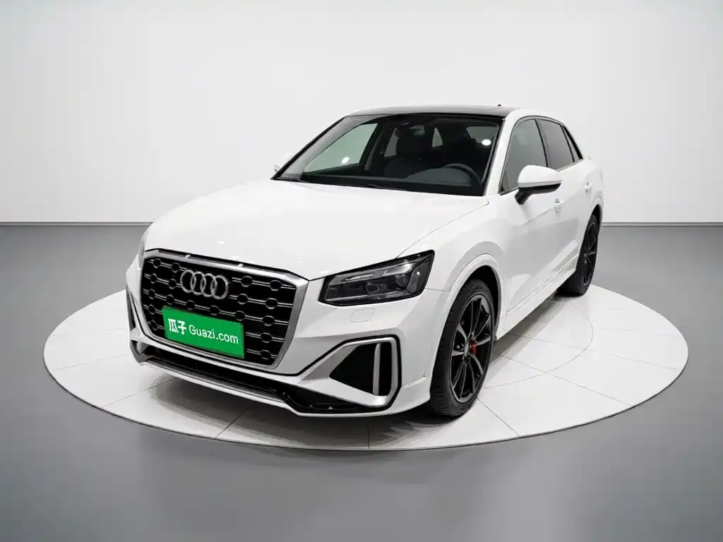 Audi Q2L — фото 1