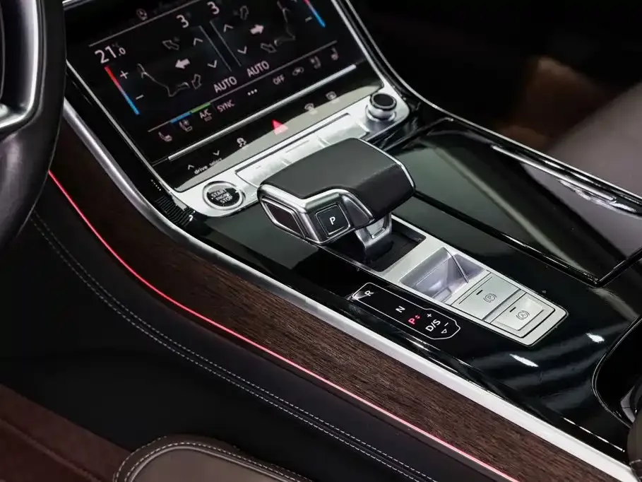 Audi A8 — фото 3