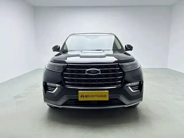 Ford Explorer — фото 1