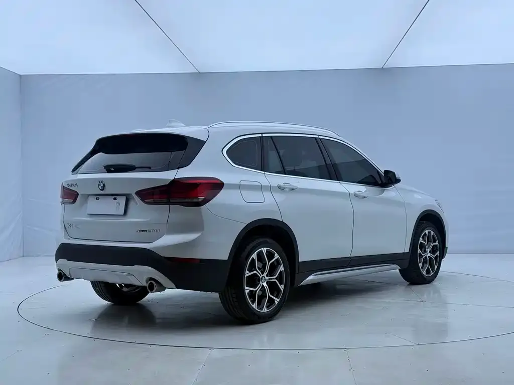 BMW X1 — фото 5