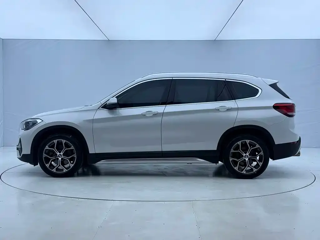 BMW X1 — фото 8