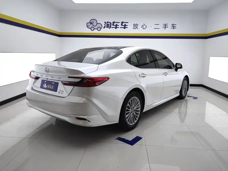 Toyota Camry — фото 10