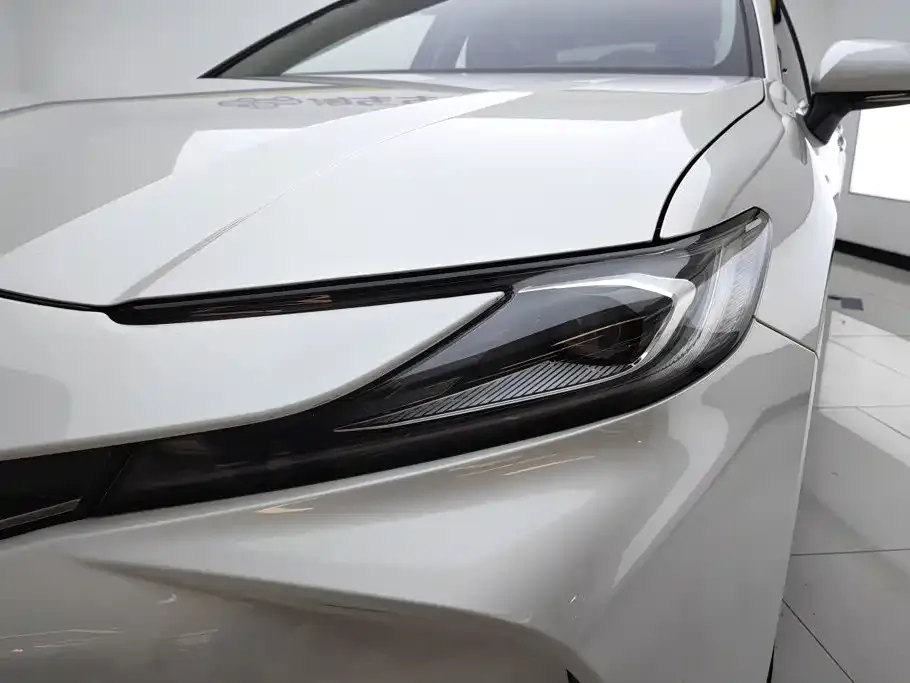 Toyota Camry — фото 2