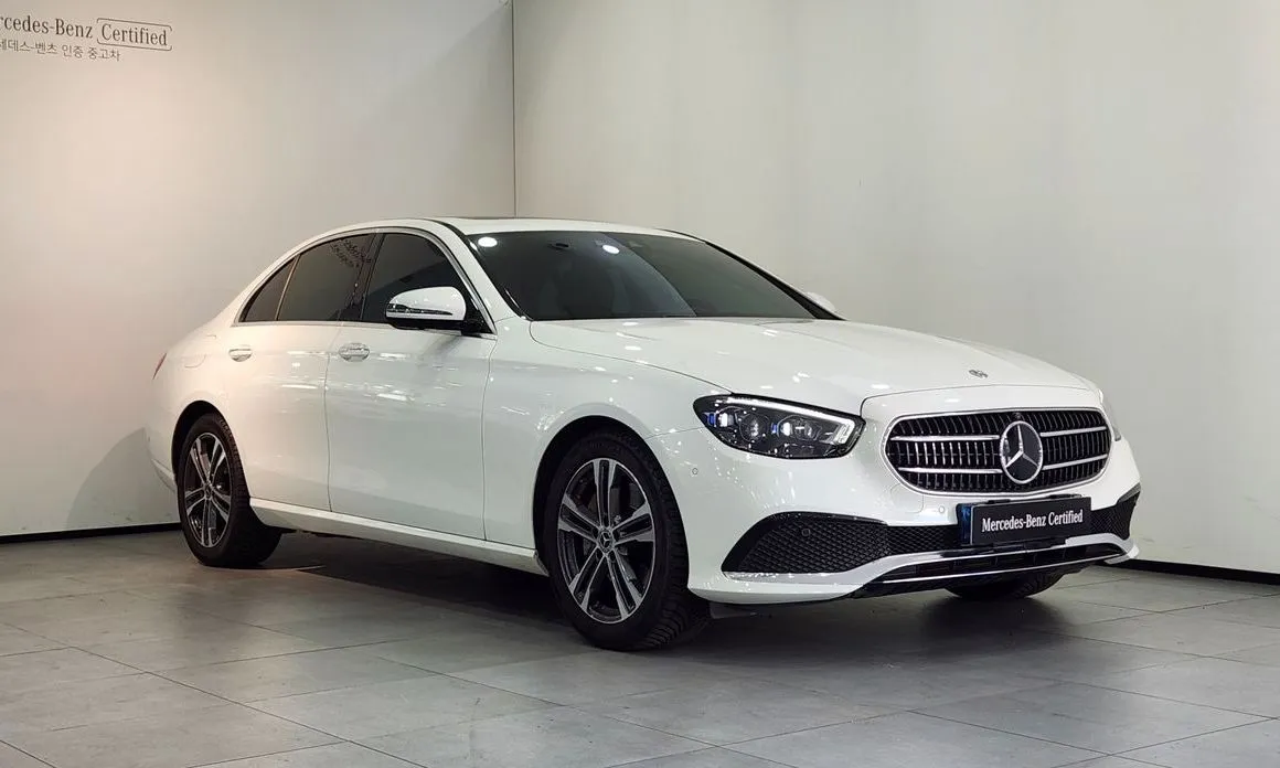 Mercedes-Benz E-Class — фото 1