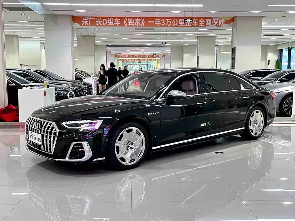 Audi A8 — фото 1