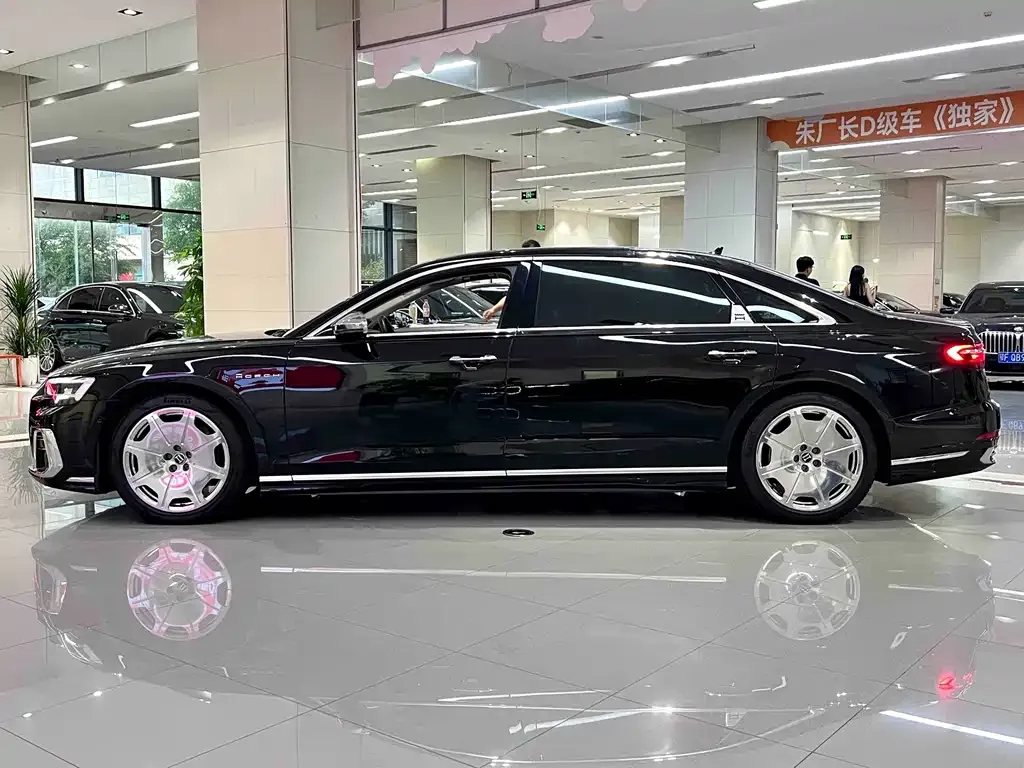 Audi A8 — фото 6