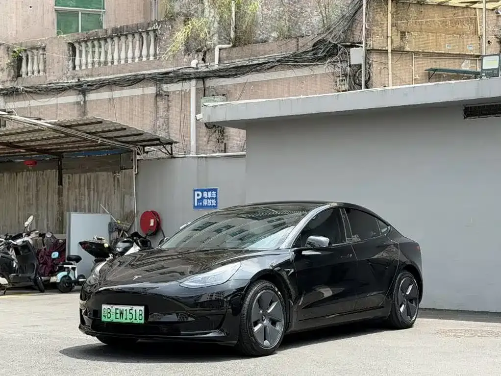 Tesla Model 3 — фото 1