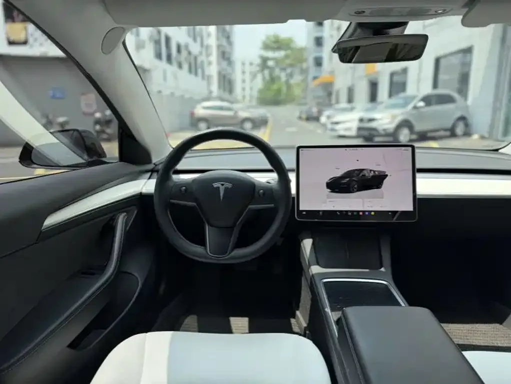 Tesla Model 3 — фото 4